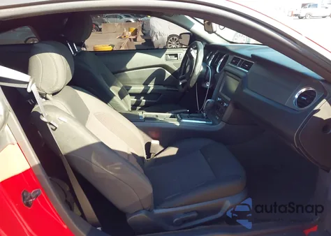 2013 Ford Mustang z USA, uszkodzony, nr VIN 1ZVBP8AM0D5280044